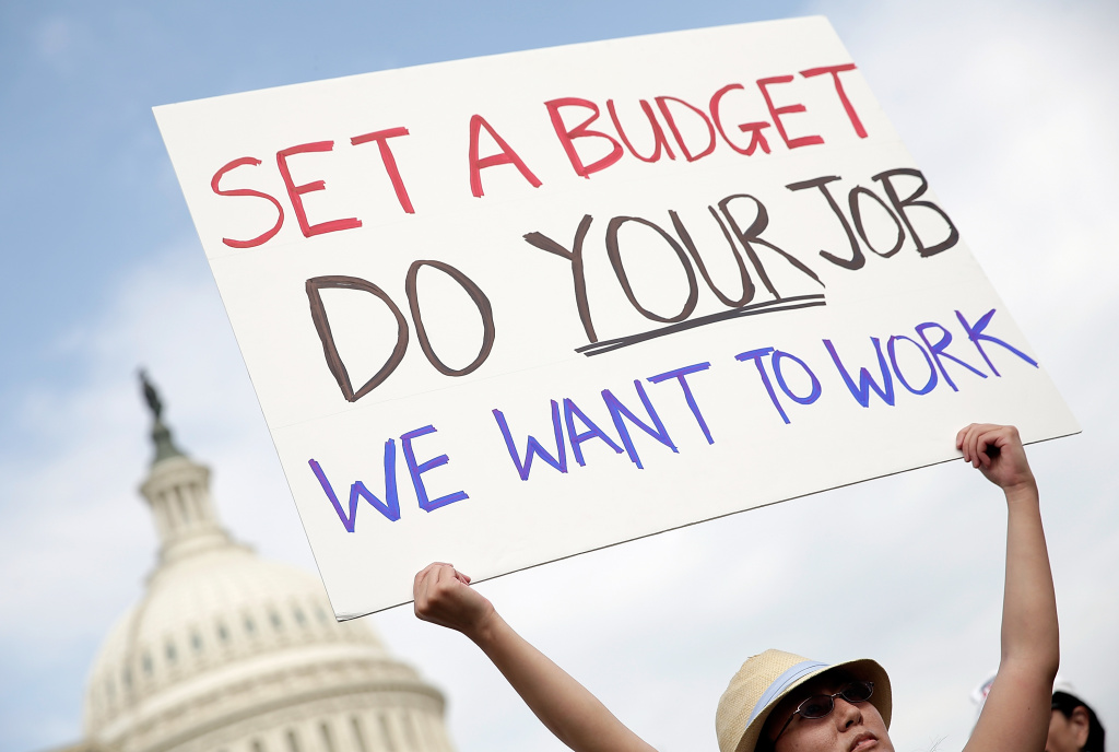 How Furloughed Government Workers Can Manage their Student Loan Debt