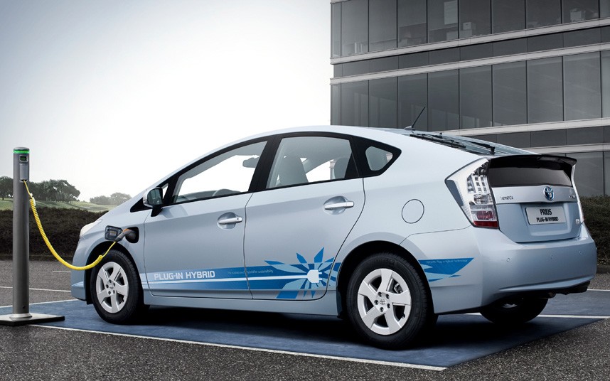 8 Things to Know Before Buying a Hybrid Vehicle