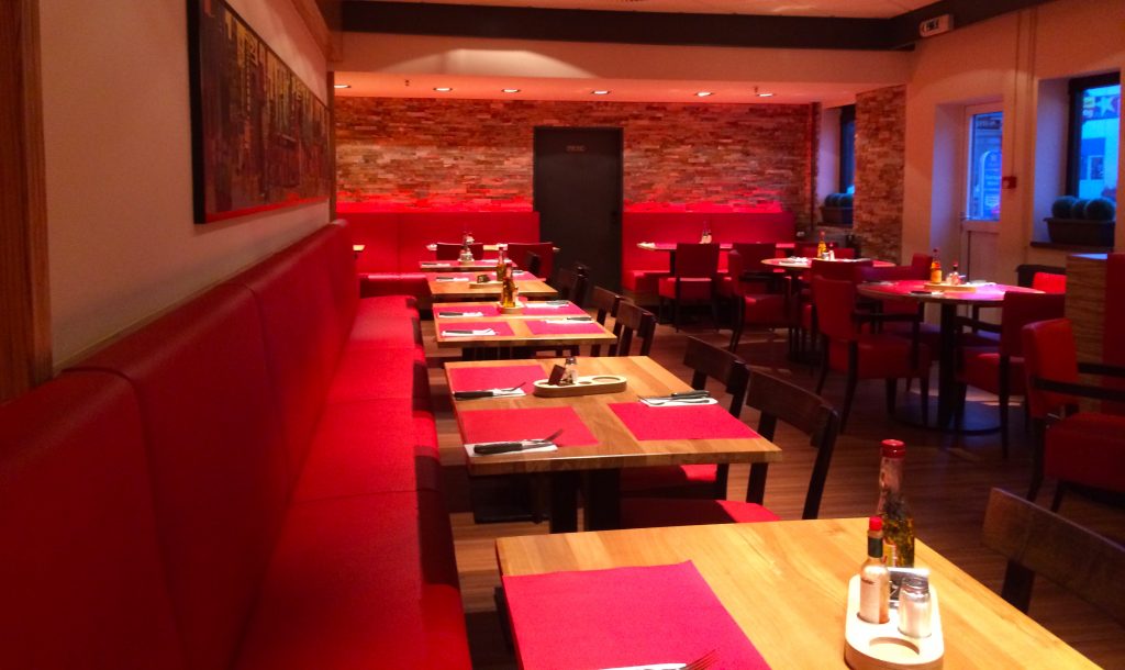 The End Of An Era Pizza Hut Closing Down Their Dine In Restaurants 